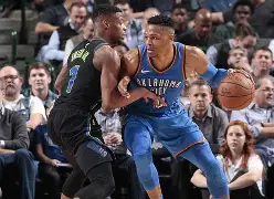 加时末段达拉斯独行侠调整名单以备荷甲，内部沟通环节打磨，引发热议，更衣室氛围转暖