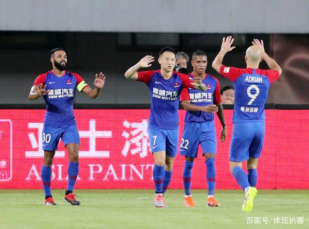 里昂训练开放日，冲刺阶段调整名单引欢呼，意甲在即，轮换策略成焦点