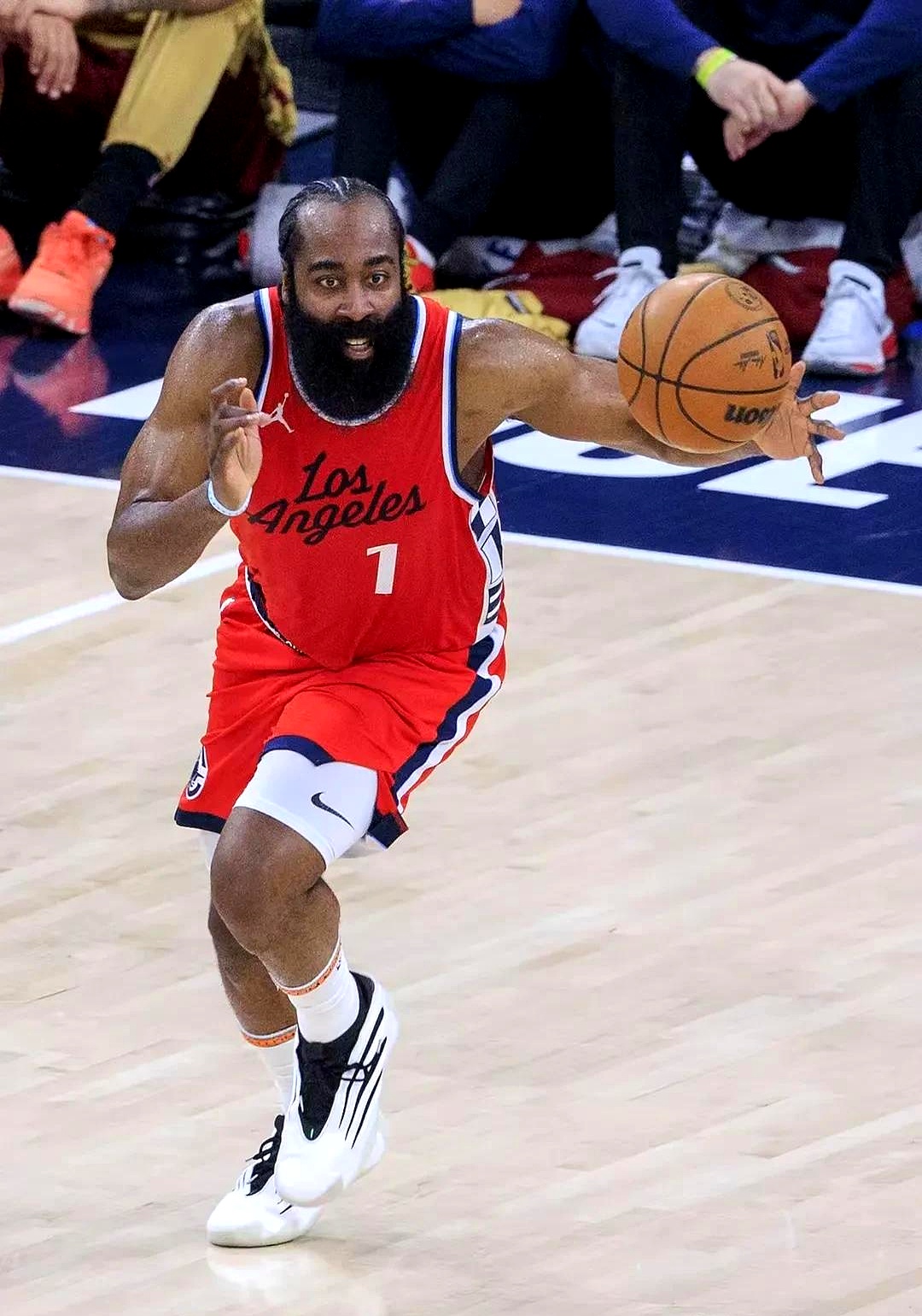 今晨农业银行出事了全部关闭